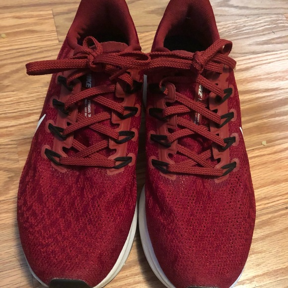 Nike running shoes (size 8) - Picture 2 of 2